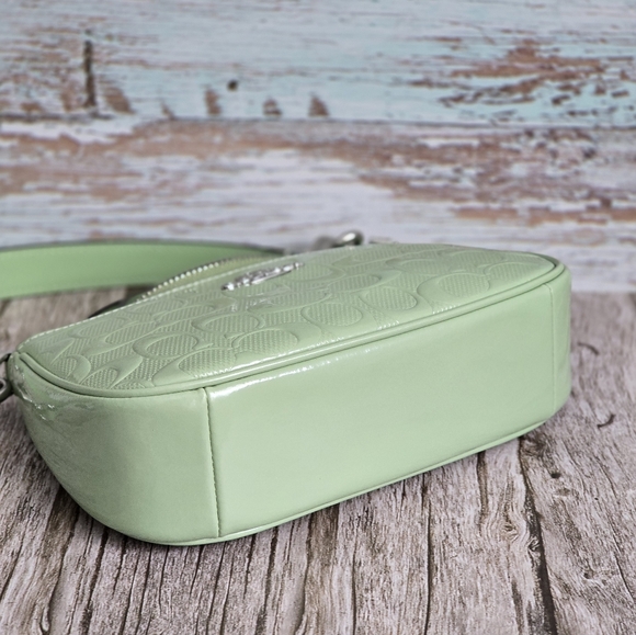 *NWT* COACH Teri Mini Crossbody Bag In Green Signature Leather With Heart Charm - Picture 6 of 12